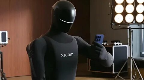 Xiaomi представила робота-гуманоида, который научился пользоваться смартфоном